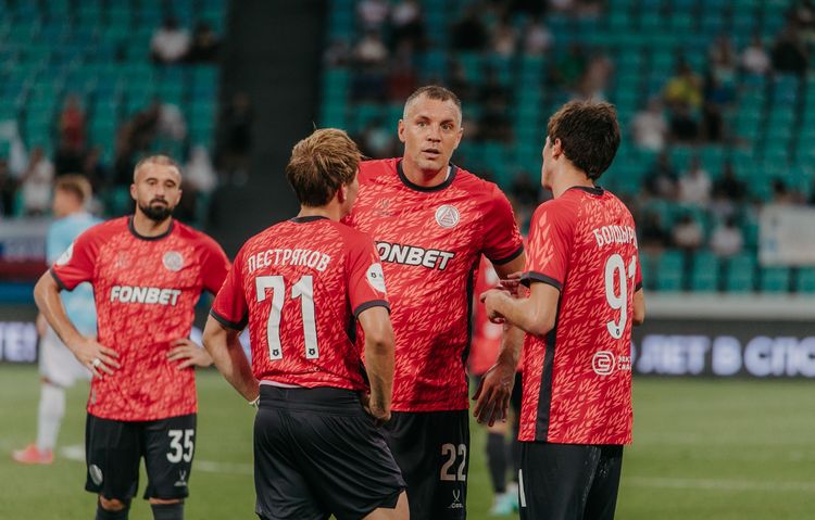 Лучший бомбардир в истории России пожелал Дзюбе играть до 50 лет