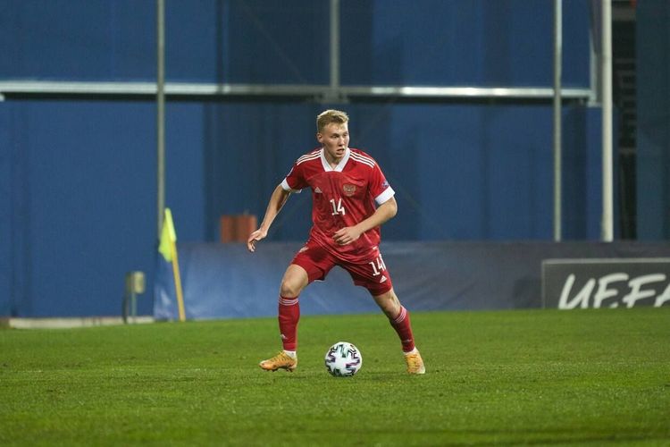 Федун бы уже снимал команду с чемпионата? Молодежная сборная России проиграла Франции из-за двух пенальти