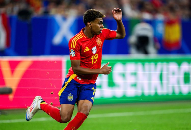 Тренер сборной Испании отреагировал на исключение Ямаля из национальной команды