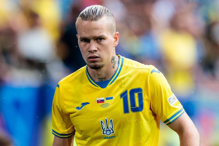 Украинский футболист из АПЛ «завершил» карьеру в 25 лет? В Англии официально наказали Мудрика за допинг