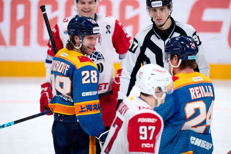 Защитник «Шанхая» Бишофф: Непопадание в плей-офф не будет провалом, но мы будем расстроены