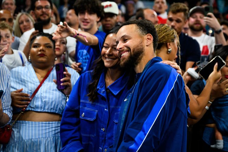 «Голден Стэйт» одолел «Сан-Антонио», у Карри — 49 очков