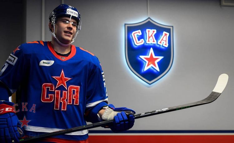 Лучший защитник КХЛ. Какая проблема у Александра Никишина из СКА?