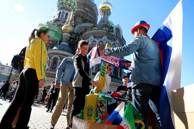 Питерская фан-зона приподнимает железный занавес