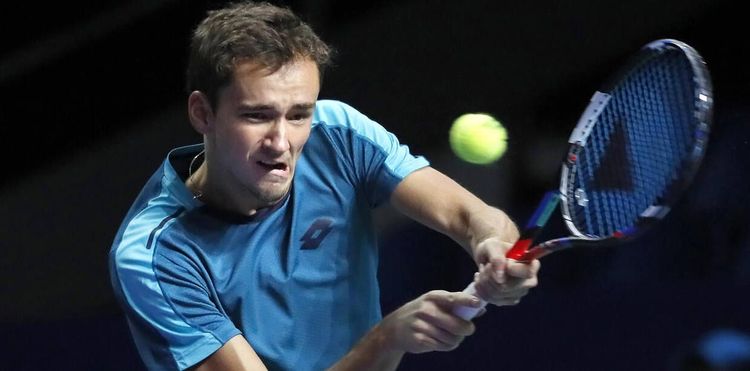 Милан судье не верит