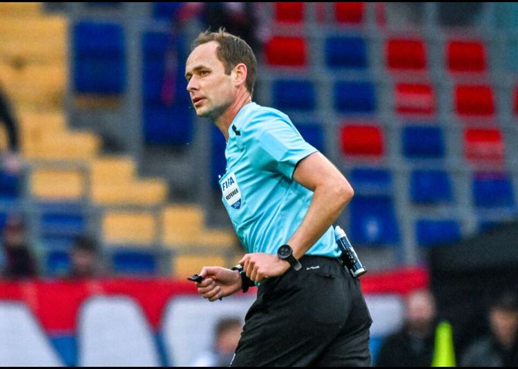 В РФС подтвердили, что арбитр Мешков завершил карьеру