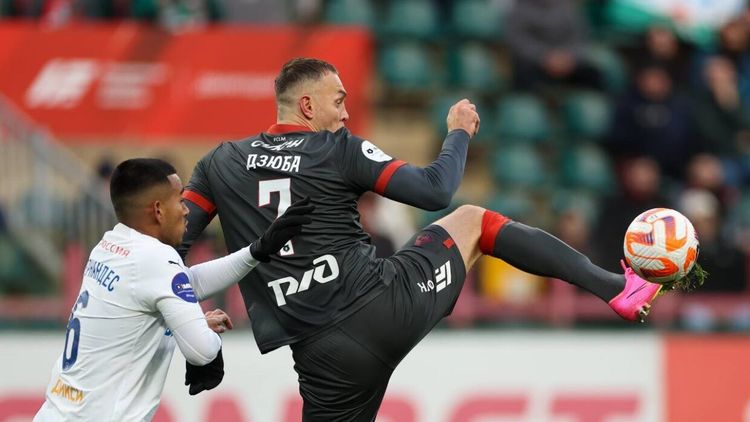 Дзюбу оставили без пенальти в дерби. «Локомотив» и «Динамо» тащили вратари