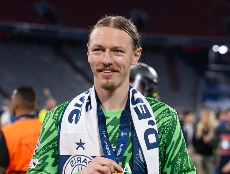 Тренер «ПСЖ» отказался отвечать на вопрос о Сафонове