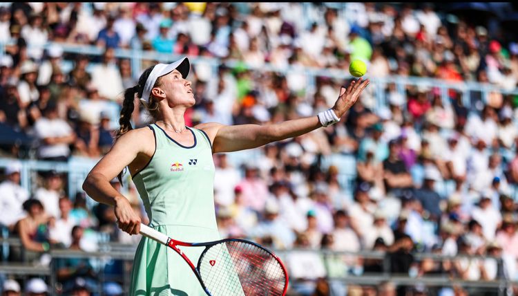 Рыбакина отказалась фотографироваться с главой WTA после финала с Соболенко