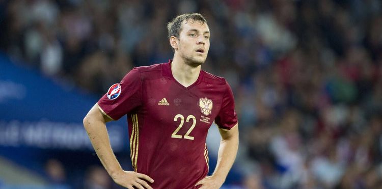 Найдется ли у Луческу место для Дзюбы?