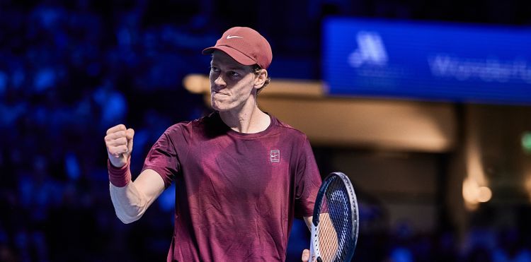 Синнер разгромил обидчика Медведева и вышел в финал «Мастерса» в Париже