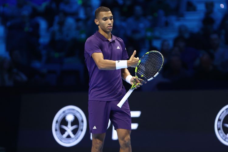 Оже-Альяссим обыграл Шелтона в рамках Итогового турнира ATP