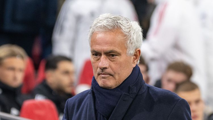 Моуринью проваливается в «Бенфике», но все равно может возглавить «Реал». В чем логика Переса?
