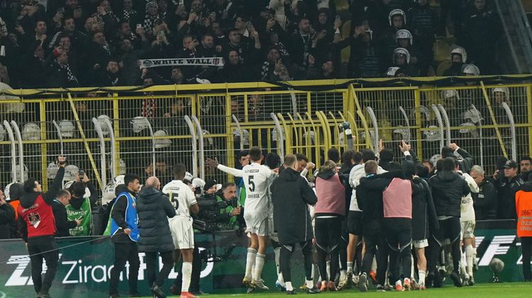 Турецкая полиция арестовала 14 футболистов и бывшего вице‑президента «Галатасарая»