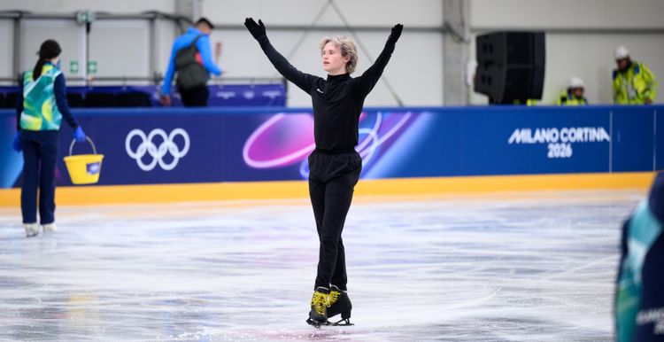 Малинин проиграл 10 очков в короткой программе командного турнира на Олимпиаде