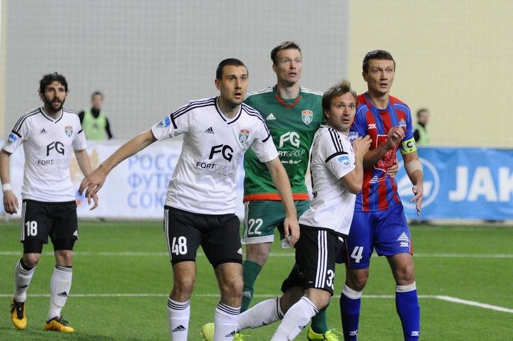 «Тосно» борется с судьями, «Зенит»-2 — с собой