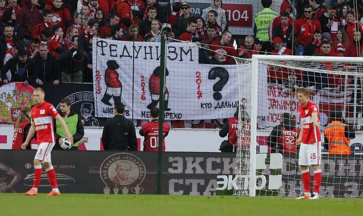 Лидер вызывает восторг, но не внушает доверия