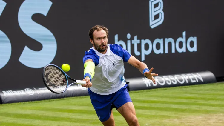 Россиянин Роман Сафиуллин вылетел с турнира ATP-250 в Штутгарте