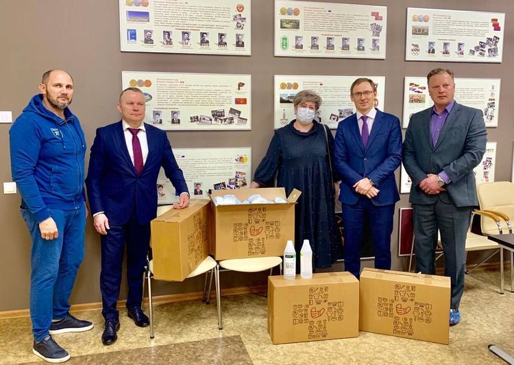 Две поликлиники Санкт-Петербурга получили помощь от дзюдоистов. Маски и антисептики по-прежнему нарасхват