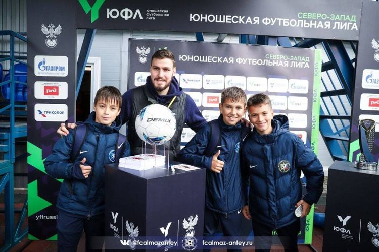 «Алмаз-Антей» и «Балтика» дарят надежду на светлое будущее российского футбола. Это показали тренерские подходы к игре обеих команд