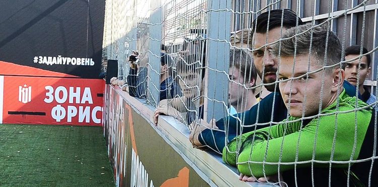 Зенит VS дворовые футболисты! (ВИДЕО)