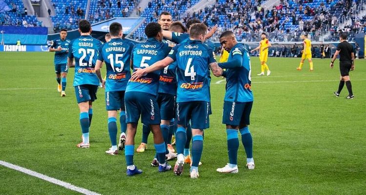 Семак снова опоздал с заменами, но «Зенит» вернулся на первое место в РПЛ