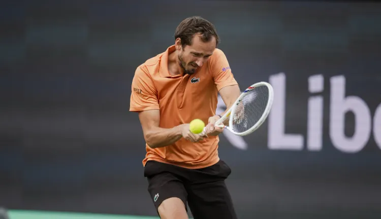 Медведев вышел в полуфинал турнира ATP-250 в Нидерландах