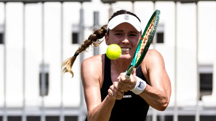 Александрова вышла во второй круг турнира WTA-500 и сыграет с Миррой Андреевой