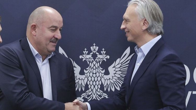 Дюков поддержал Черчесова. Что было с тренерами сборной России после провала на Евро