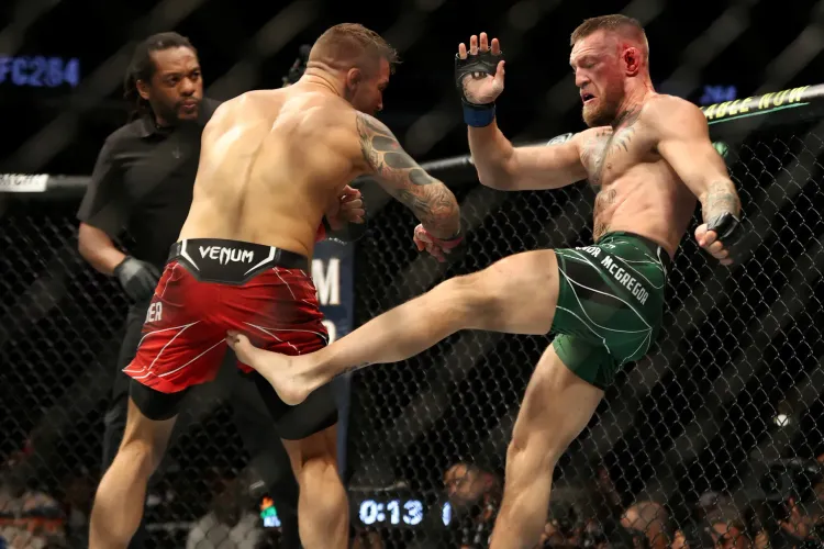 «Карма – это зеркало». Макгрегор сам себе сломал ногу в третьем бою с Порье