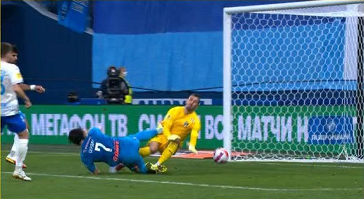 Московский судья утопил «Зенит». Тянет ли на красную фол Азмуна?