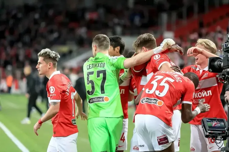 У «Спартака» остались шансы на первое место после «Зенита». Все благодаря дублю Промеса в дерби с ЦСКА