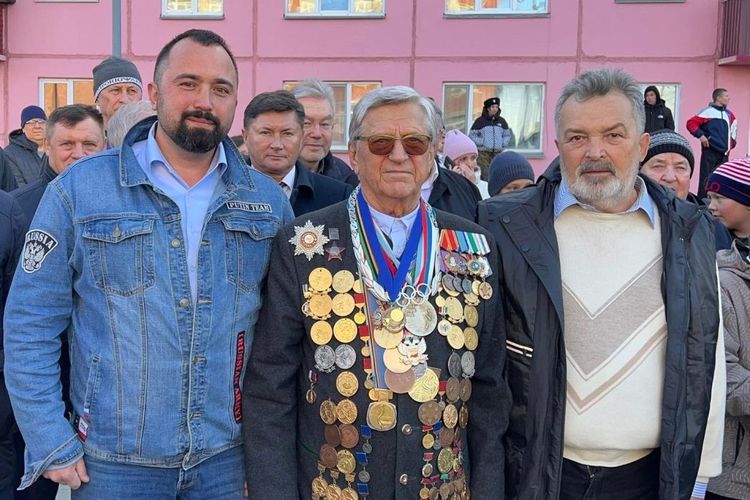 Биатлонист Тихонов назвал себя нищим с доходом в 140 тысяч рублей