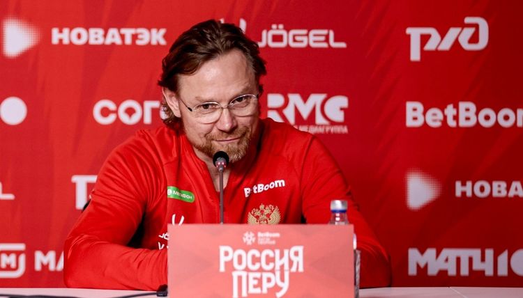 «Съели бы вы морскую свинку?». Карпина странно встретили в Петербурге