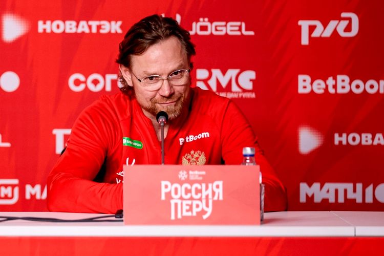 «Съели бы вы морскую свинку?». Карпина странно встретили в Петербурге