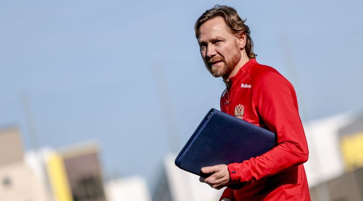 Блогер призвал Карпина бросить тренерскую работу