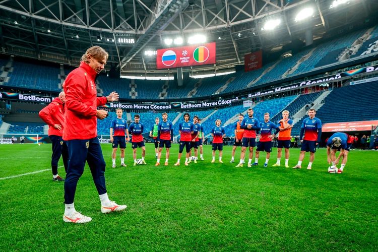 «Настрой на игру – надо побеждать». Как сборная России провела вечер перед матчем с Мали