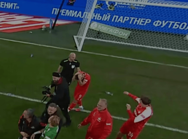 КДК РФС изучит инцидент с попаданием бутылки в Угальде после матча «Зенит» — «Спартак»