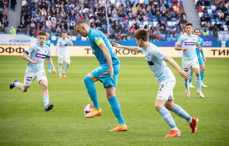 Выбор Дзюбы – огромное разочарование. Нападающий и его новый клуб не нужны друг другу