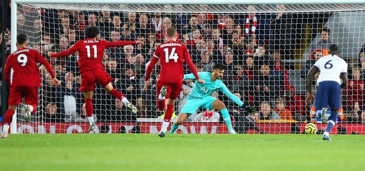 Подвиги аргентинского вратаря все забудут. «Ливерпуль» одержал волевую победу над «Тоттенхэмом»