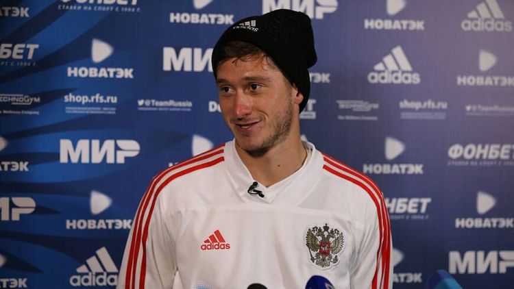 «В игре попало, и вскочил такой «фонарик». Алексей Миранчук рассказал о синяке под глазом и своей стеснительности