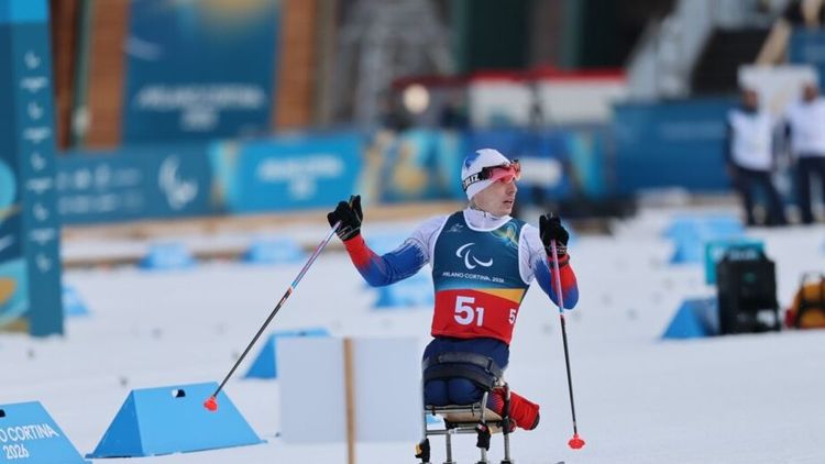 Лыжник Голубков завоевал золото в гонке на 20 км с раздельным стартом на Паралимпиаде‑2026