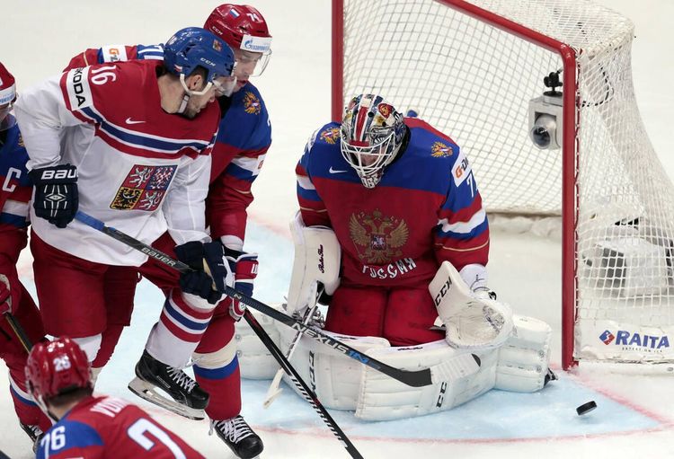 Голкипер сборной России Сергей Бобровский: Гуляли с супругой на Красной площади, встретили «Ильича»