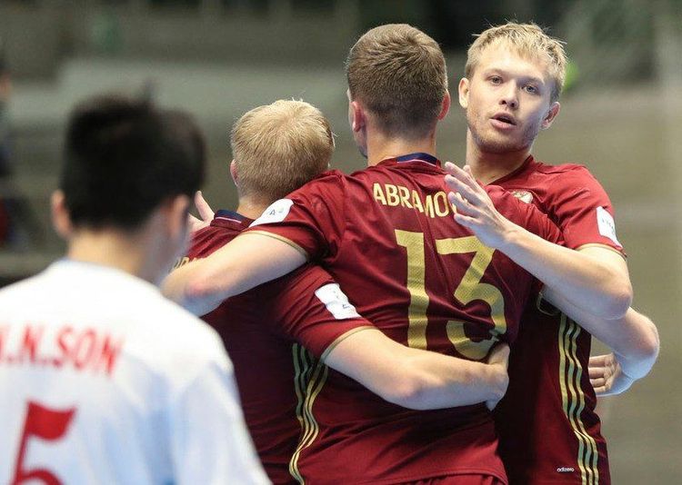 Чемпион Европы по мини-футболу Олег Денисов: Не очень понятно, за счет чего сборная России может обыграть испанцев