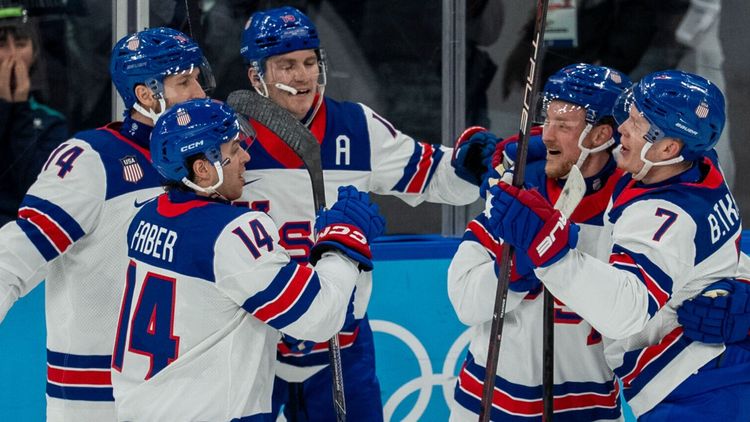 Сборная США впервые за 46 лет выиграла хоккейный турнир на Олимпийских играх