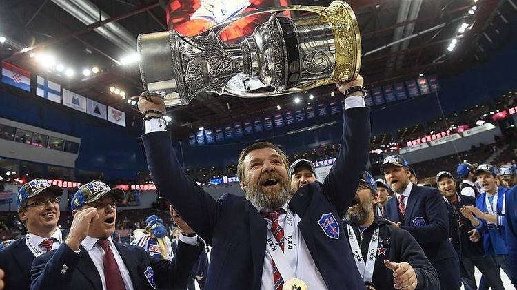 Олег Знарок возглавил «Спартак». Болельщикам СКА пора его ненавидеть?