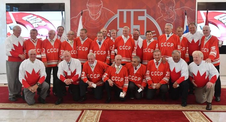 Рукопожатие спустя 45 лет