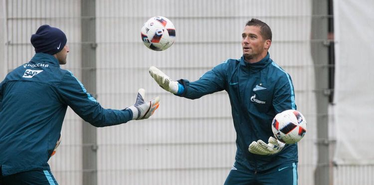 Лодыгин или Кержаков? Сложный выбор для Луческу