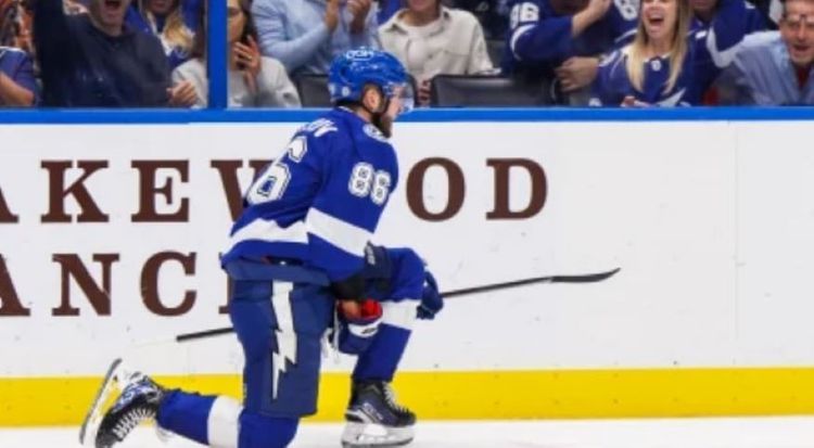 Кучеров забил «Филадельфии» и вышел на первое место в списке снайперов НХЛ