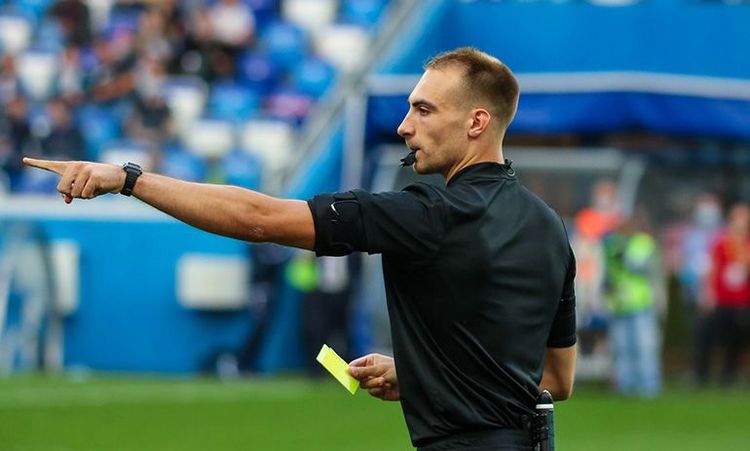 Судья Фролов помогал и «Зениту», и «Крыльям Советов». Теперь он дебютирует на матче этих команд с ВАРом